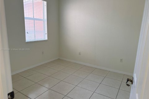 Touwnhouse à louer à Miami, Floride: 3 chambres, 155.89 m2 № 1931140 - photo 17