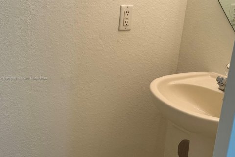 Touwnhouse à louer à Miami, Floride: 3 chambres, 155.89 m2 № 1931140 - photo 6