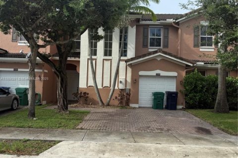 Touwnhouse à louer à Miami, Floride: 3 chambres, 155.89 m2 № 1931140 - photo 1