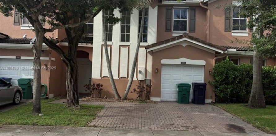 Touwnhouse à Miami, Floride 3 chambres, 155.89 m2 № 1931140