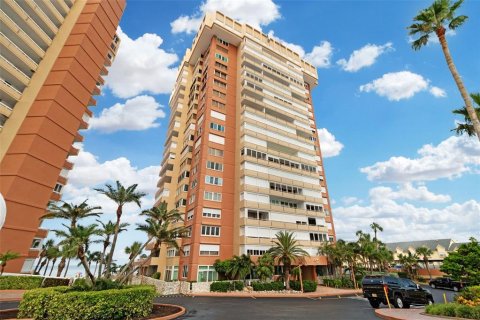 Снять в аренду кондоминиум в Редингтон-Шорс, Флорида 4 комнаты, 123.56м2, № 1797787 - фото 1