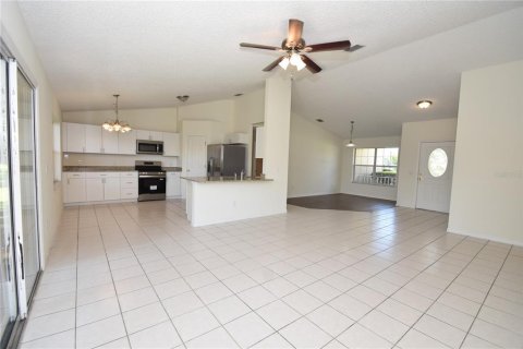 House in Palm Coast, Florida 4 bedrooms, 181.44 sq.m. № 1884085 - photo 9
