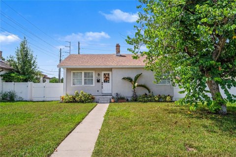 Villa ou maison à vendre à Saint Petersburg, Floride: 3 chambres, 184.32 m2 № 2339802 - photo 2