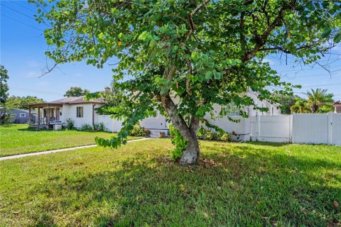Villa ou maison à vendre à Saint Petersburg, Floride: 3 chambres, 184.32 m2 № 2339802 - photo 3