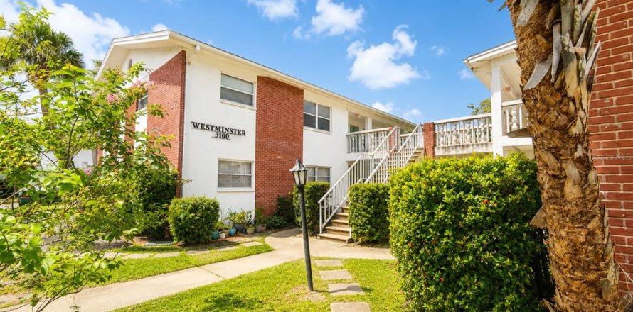 Condominio en Saint Petersburg, Florida, 2 dormitorios № 2230327