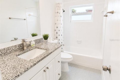 Condominio en alquiler en Saint Petersburg, Florida, 2 dormitorios, 78.13 m2 № 2230327 - foto 9