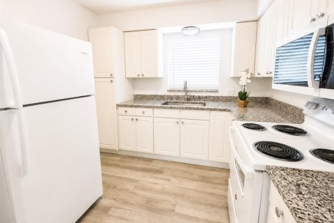 Condominio en alquiler en Saint Petersburg, Florida, 2 dormitorios, 78.13 m2 № 2230327 - foto 6