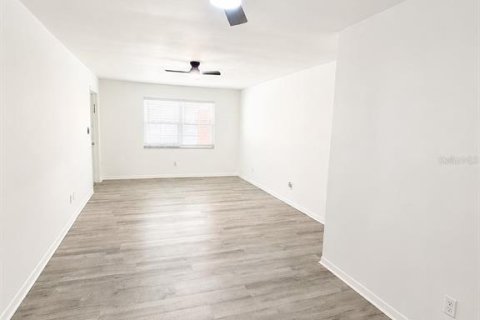 Condominio en alquiler en Saint Petersburg, Florida, 2 dormitorios, 78.13 m2 № 2230327 - foto 4