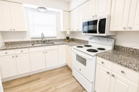 Condominio en alquiler en Saint Petersburg, Florida, 2 dormitorios, 78.13 m2 № 2230327 - foto 5