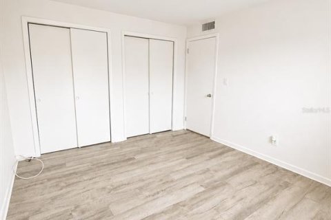 Condominio en alquiler en Saint Petersburg, Florida, 2 dormitorios, 78.13 m2 № 2230327 - foto 8