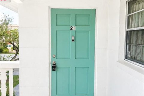 Condominio en alquiler en Saint Petersburg, Florida, 2 dormitorios, 78.13 m2 № 2230327 - foto 2