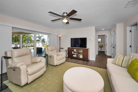 Villa ou maison à vendre à Saint Petersburg, Floride: 4 chambres, 236.62 m2 № 1876077 - photo 28