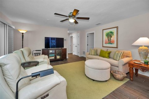 Villa ou maison à vendre à Saint Petersburg, Floride: 4 chambres, 236.62 m2 № 1876077 - photo 26