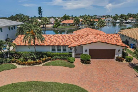 Villa ou maison à vendre à Saint Petersburg, Floride: 4 chambres, 236.62 m2 № 1876077 - photo 1
