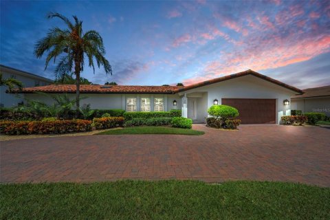 Villa ou maison à vendre à Saint Petersburg, Floride: 4 chambres, 236.62 m2 № 1876077 - photo 2