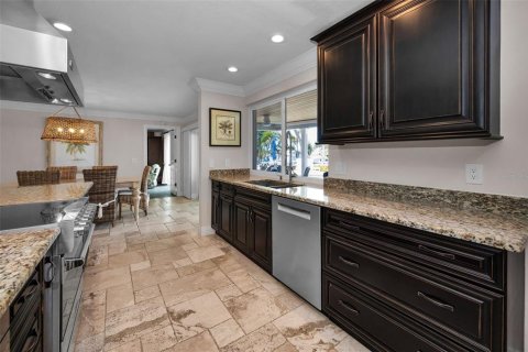 Villa ou maison à vendre à Saint Petersburg, Floride: 4 chambres, 236.62 m2 № 1876077 - photo 16