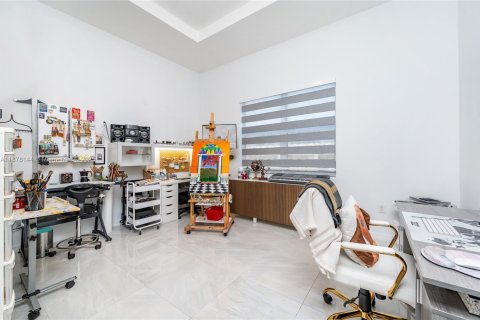 Villa ou maison à vendre à Miami, Floride: 4 chambres, 215.25 m2 № 1929350 - photo 16
