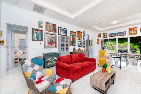 Villa ou maison à vendre à Miami, Floride: 4 chambres, 215.25 m2 № 1929350 - photo 13