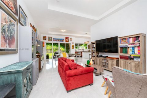 Villa ou maison à vendre à Miami, Floride: 4 chambres, 215.25 m2 № 1929350 - photo 12