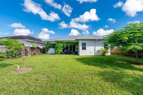 Villa ou maison à vendre à Miami, Floride: 4 chambres, 215.25 m2 № 1929350 - photo 28