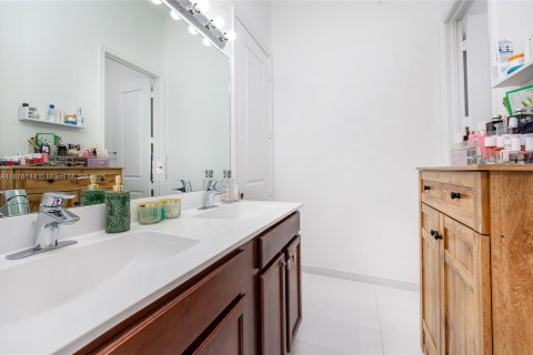 Villa ou maison à vendre à Miami, Floride: 4 chambres, 215.25 m2 № 1929350 - photo 9
