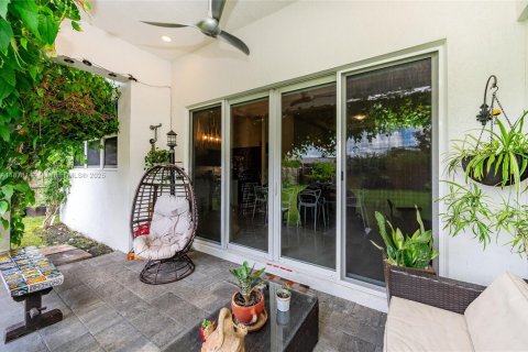 Villa ou maison à vendre à Miami, Floride: 4 chambres, 215.25 m2 № 1929350 - photo 27