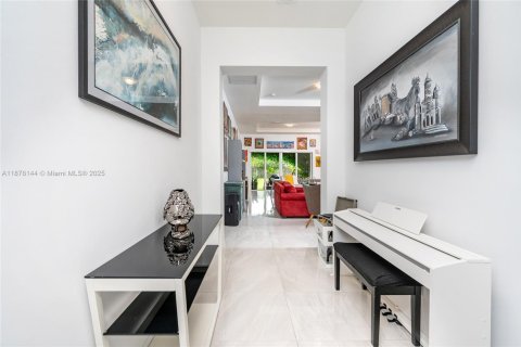 Villa ou maison à vendre à Miami, Floride: 4 chambres, 215.25 m2 № 1929350 - photo 5