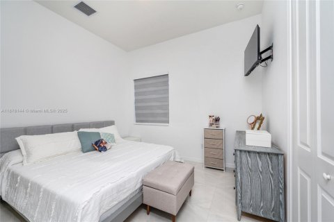 Villa ou maison à vendre à Miami, Floride: 4 chambres, 215.25 m2 № 1929350 - photo 14