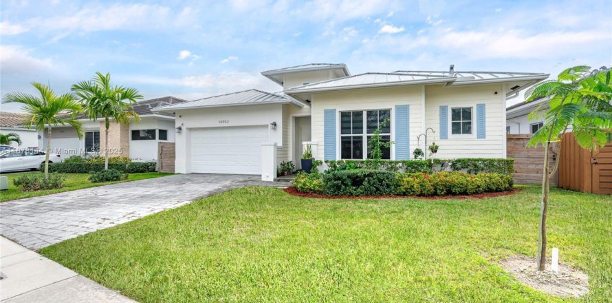 Villa ou maison à Miami, Floride 4 chambres, 215.25 m2 № 1929350