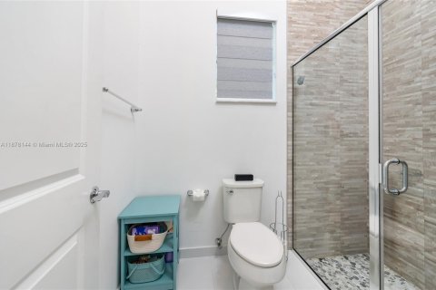 Villa ou maison à vendre à Miami, Floride: 4 chambres, 215.25 m2 № 1929350 - photo 11