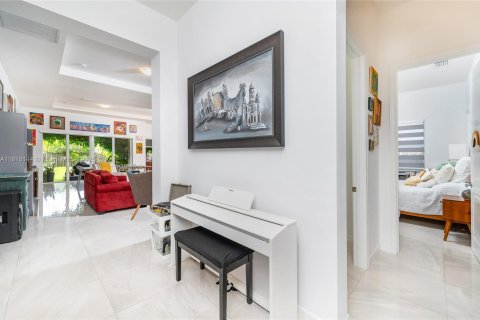 Villa ou maison à vendre à Miami, Floride: 4 chambres, 215.25 m2 № 1929350 - photo 6