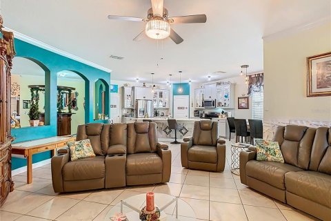 House in Davenport, Florida 6 bedrooms, 265.05 sq.m. № 1844425 - photo 15