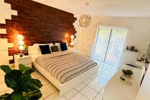 Снять в аренду таунхаус в Майами, Флорида 2 спальни, 95.22м2, № 1955795 - фото 6