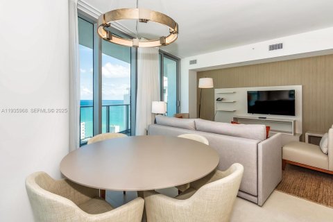 Condo in Hollywood, Florida, 1 bedroom № 1994040 - photo 18