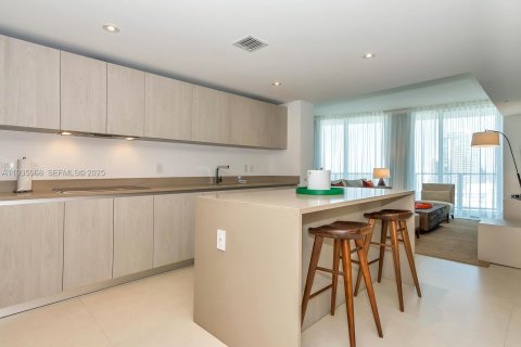 Condo in Hollywood, Florida, 1 bedroom № 1994040 - photo 9