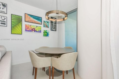 Condo in Hollywood, Florida, 1 bedroom № 1994040 - photo 2