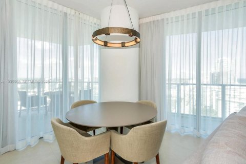 Condo in Hollywood, Florida, 1 bedroom № 1994040 - photo 3