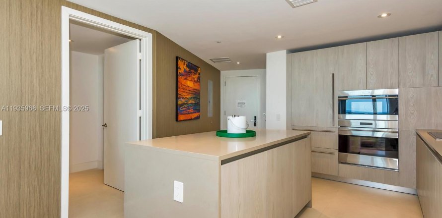 Condo in Hollywood, Florida, 1 bedroom № 1994040