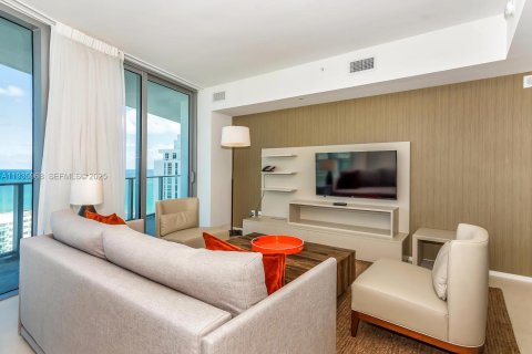 Condo in Hollywood, Florida, 1 bedroom № 1994040 - photo 15