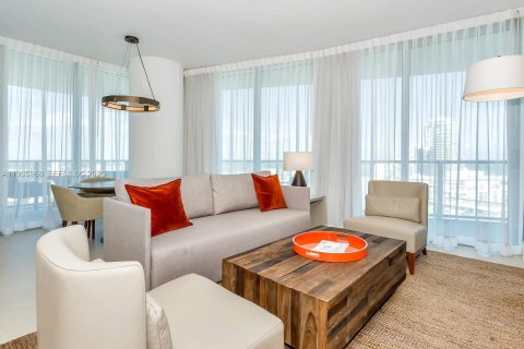 Condo in Hollywood, Florida, 1 bedroom № 1994040 - photo 4
