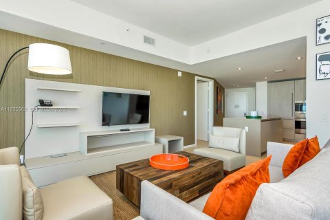 Condo in Hollywood, Florida, 1 bedroom № 1994040 - photo 14