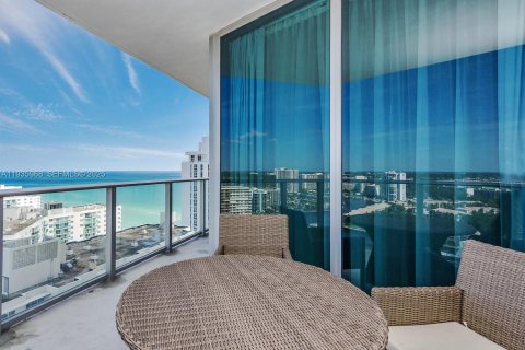 Condo in Hollywood, Florida, 1 bedroom № 1994040 - photo 22