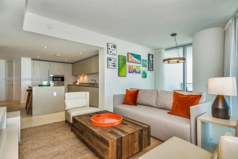 Condo in Hollywood, Florida, 1 bedroom № 1994040 - photo 17