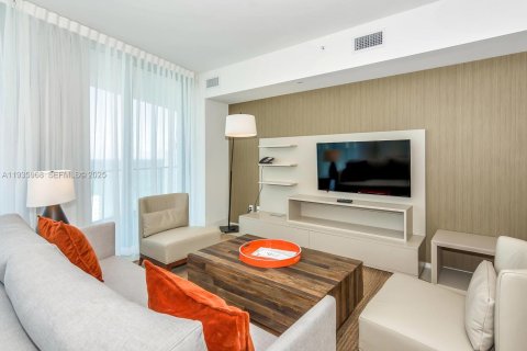 Condo in Hollywood, Florida, 1 bedroom № 1994040 - photo 12