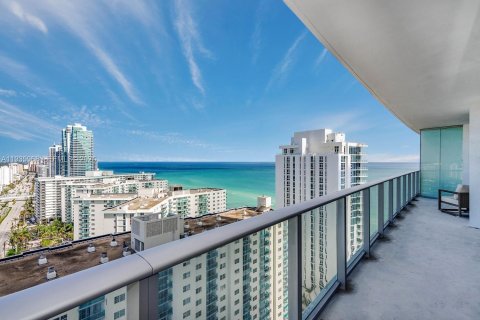 Condo in Hollywood, Florida, 1 bedroom № 1994040 - photo 27