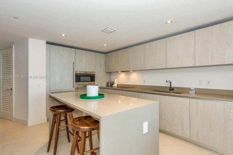 Condo in Hollywood, Florida, 1 bedroom № 1994040 - photo 8