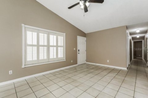 House in Land O' Lakes, Florida 3 bedrooms, 100.24 sq.m. № 2403421 - photo 3