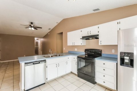 House in Land O' Lakes, Florida 3 bedrooms, 100.24 sq.m. № 2403421 - photo 7