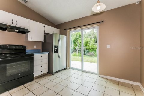 House in Land O' Lakes, Florida 3 bedrooms, 100.24 sq.m. № 2403421 - photo 8