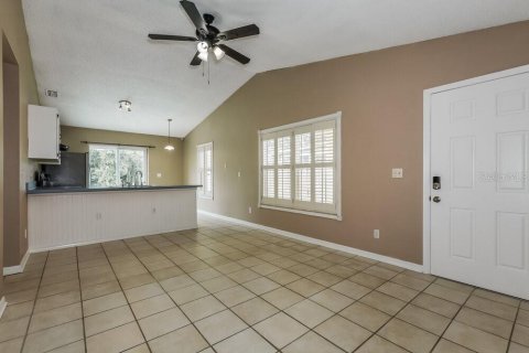House in Land O' Lakes, Florida 3 bedrooms, 100.24 sq.m. № 2403421 - photo 4